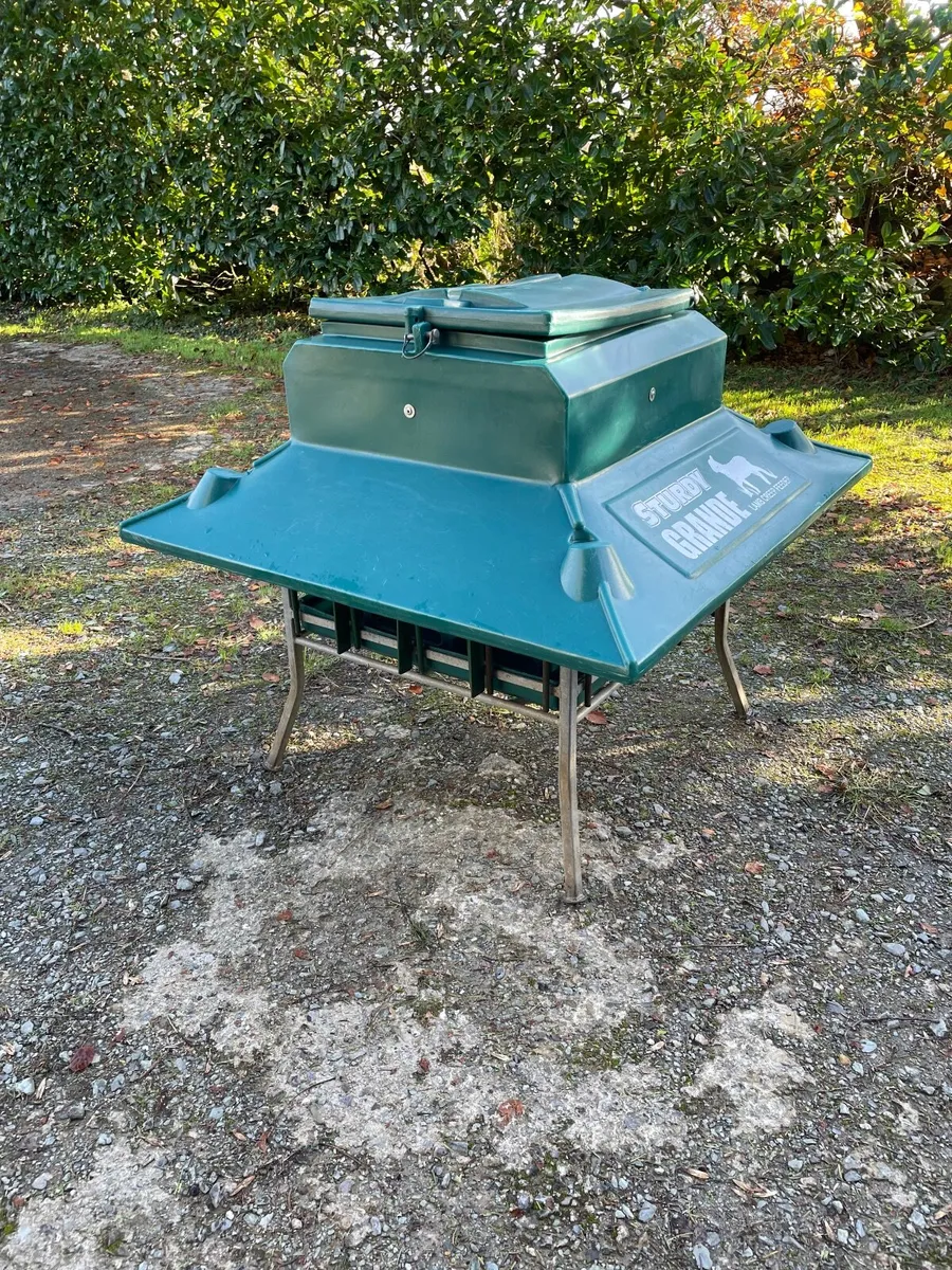 Sturdy Lamb Creep feeder and Hurdles And Hay racks - Image 1
