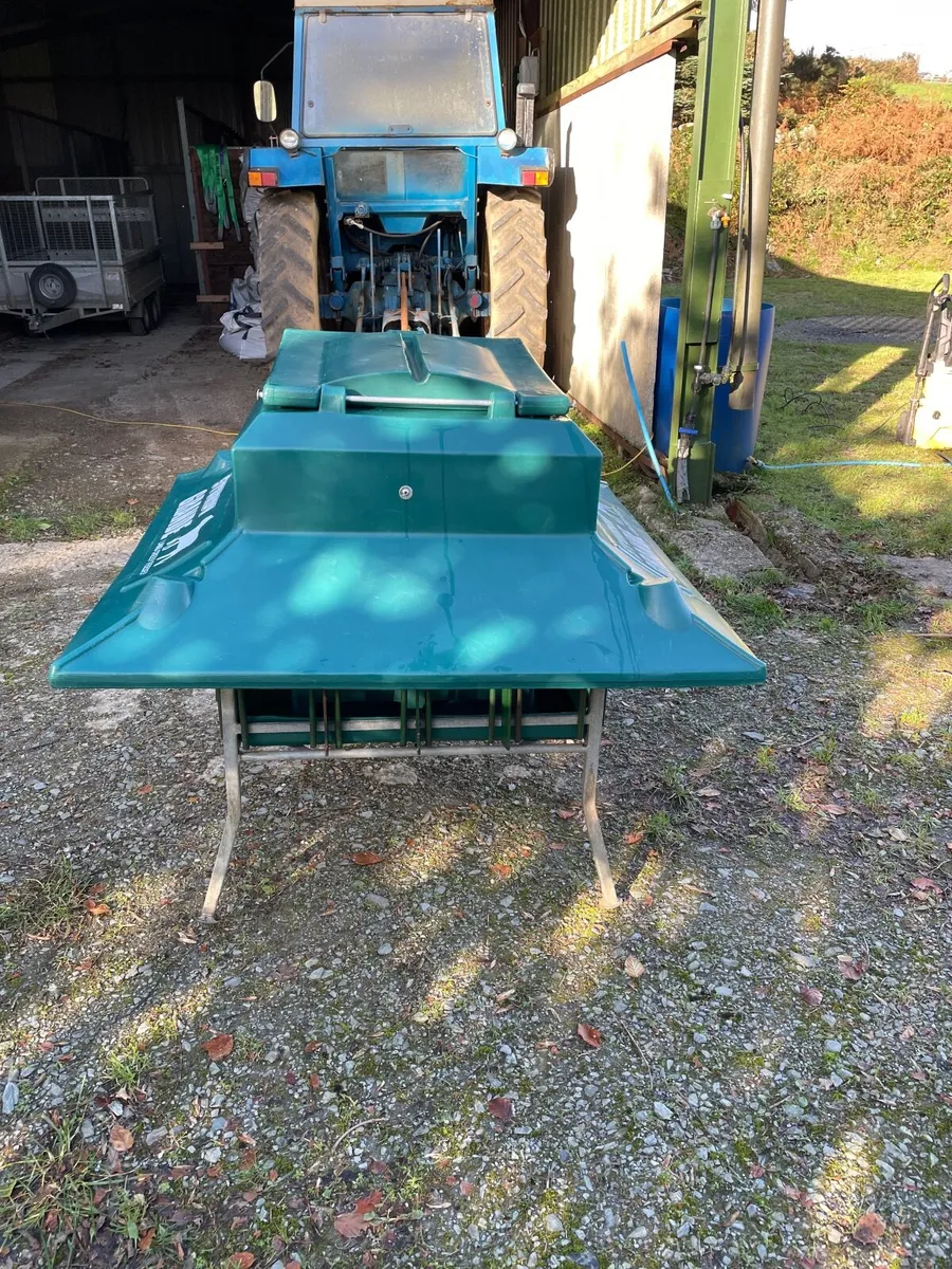 Sturdy Lamb Creep feeder and Hurdles And Hay racks - Image 3