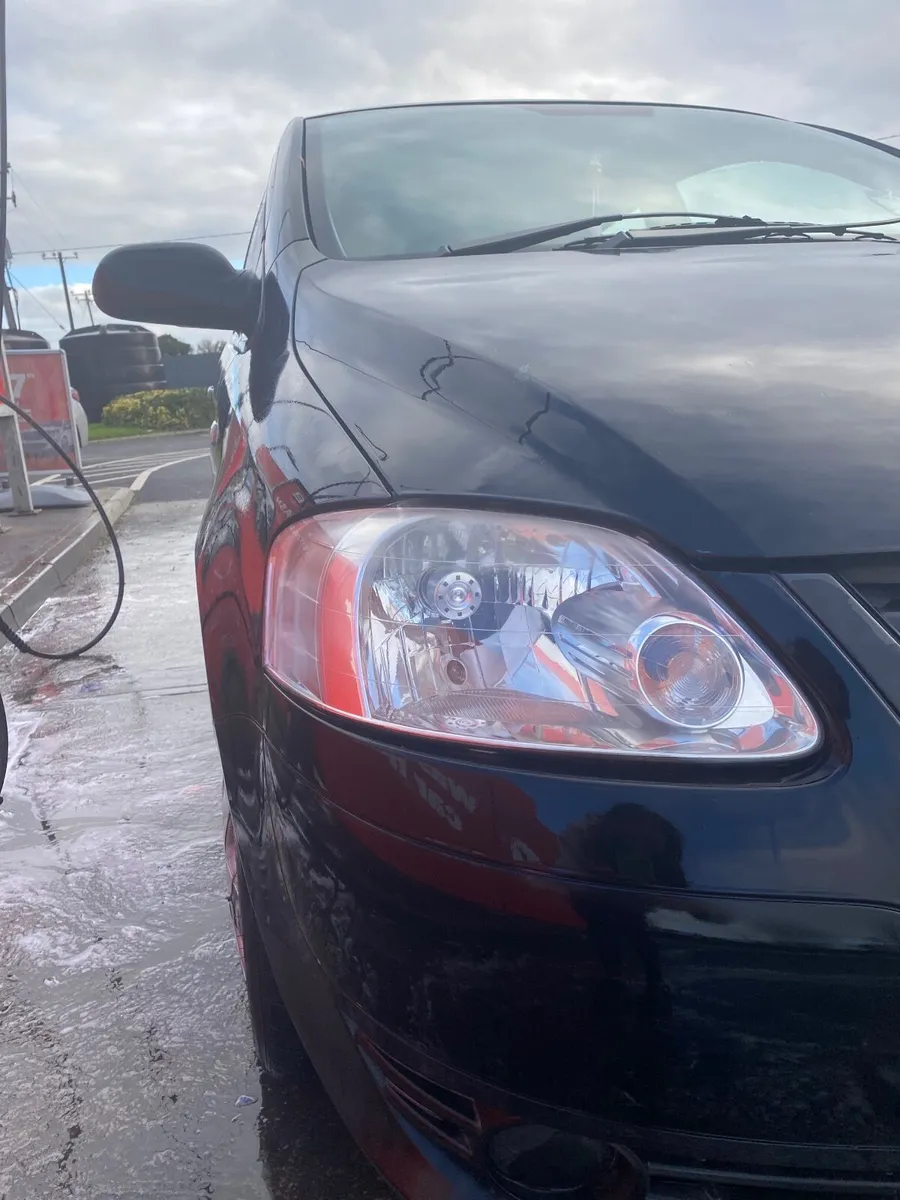 Volkswagen Fox 2011 - Image 2