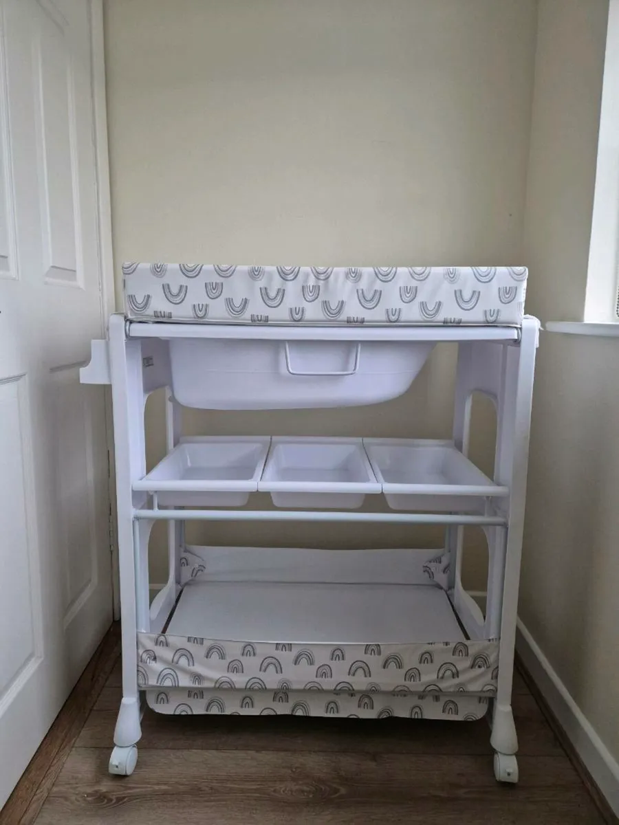 Changing unit with a baby bath - Image 2