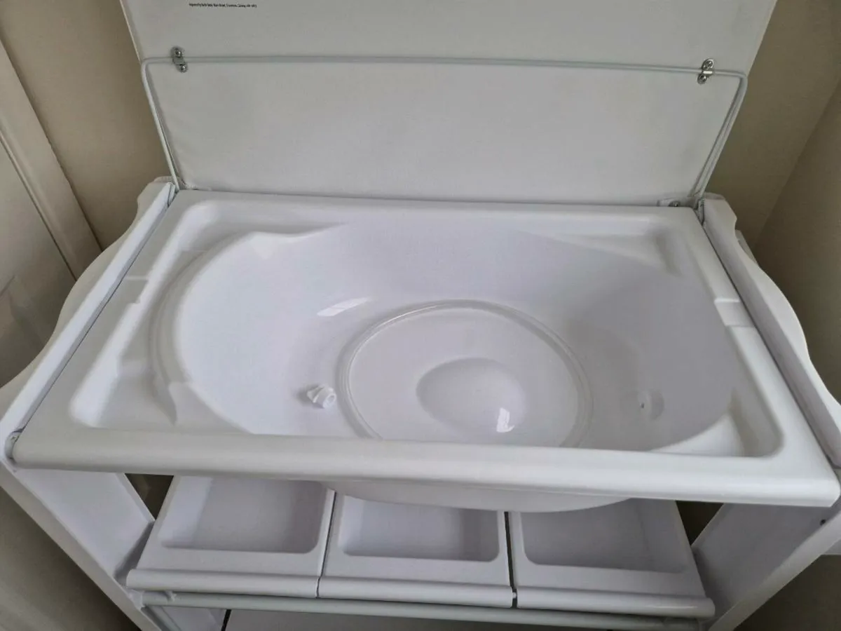Changing unit with a baby bath - Image 3