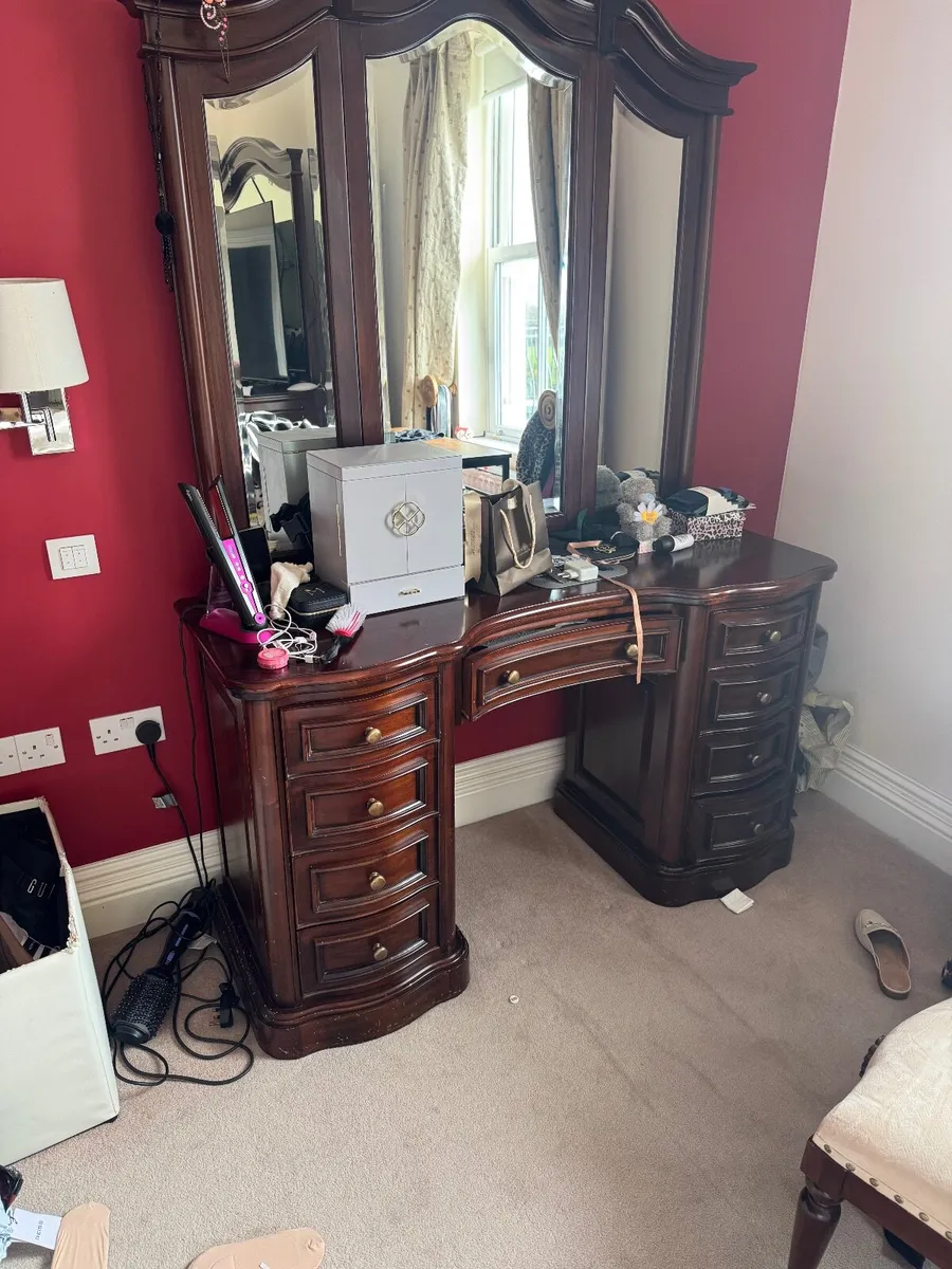 bedroom furniture - Image 1