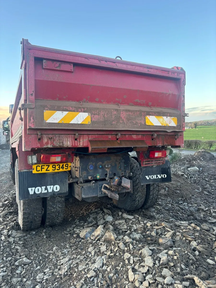 8x4 Volvo 13 letre manual steel body tipper - Image 4
