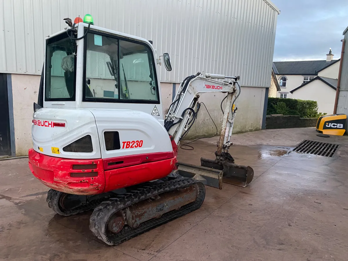 2020 TAKEUCHI TB230 - Image 4