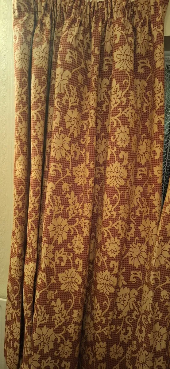 2 sets of curtains - Image 1