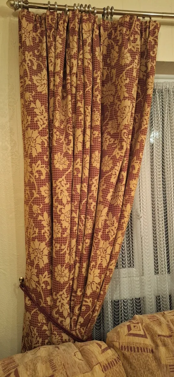 2 sets of curtains - Image 2