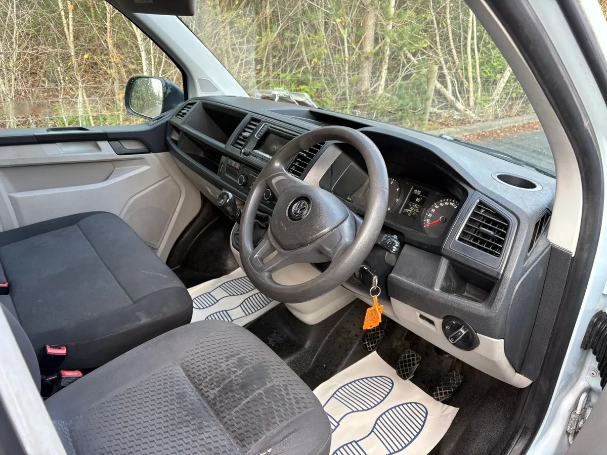 16 Volkswagen TRANSPORTER - Image 2