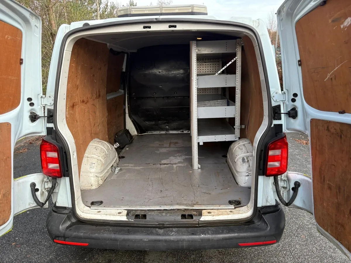 16 Volkswagen TRANSPORTER - Image 3