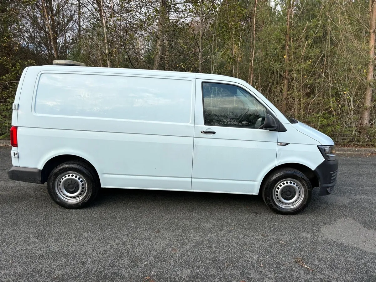16 Volkswagen TRANSPORTER - Image 4