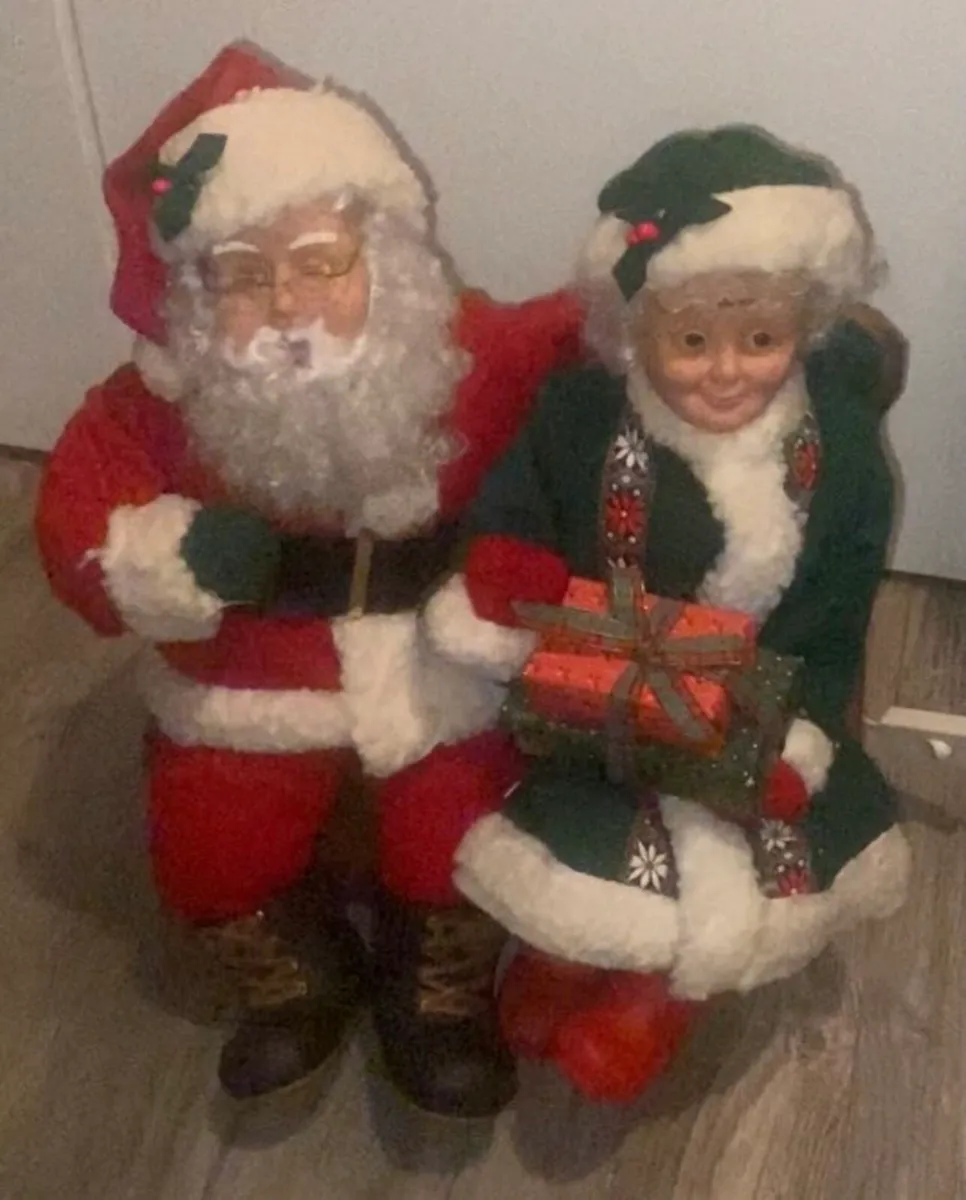 Santa & Mrs clause - Image 1