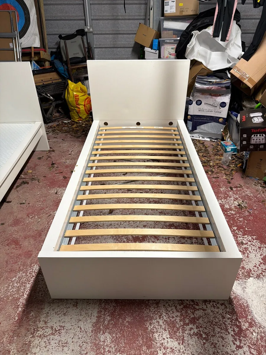 2 single beds - Image 2