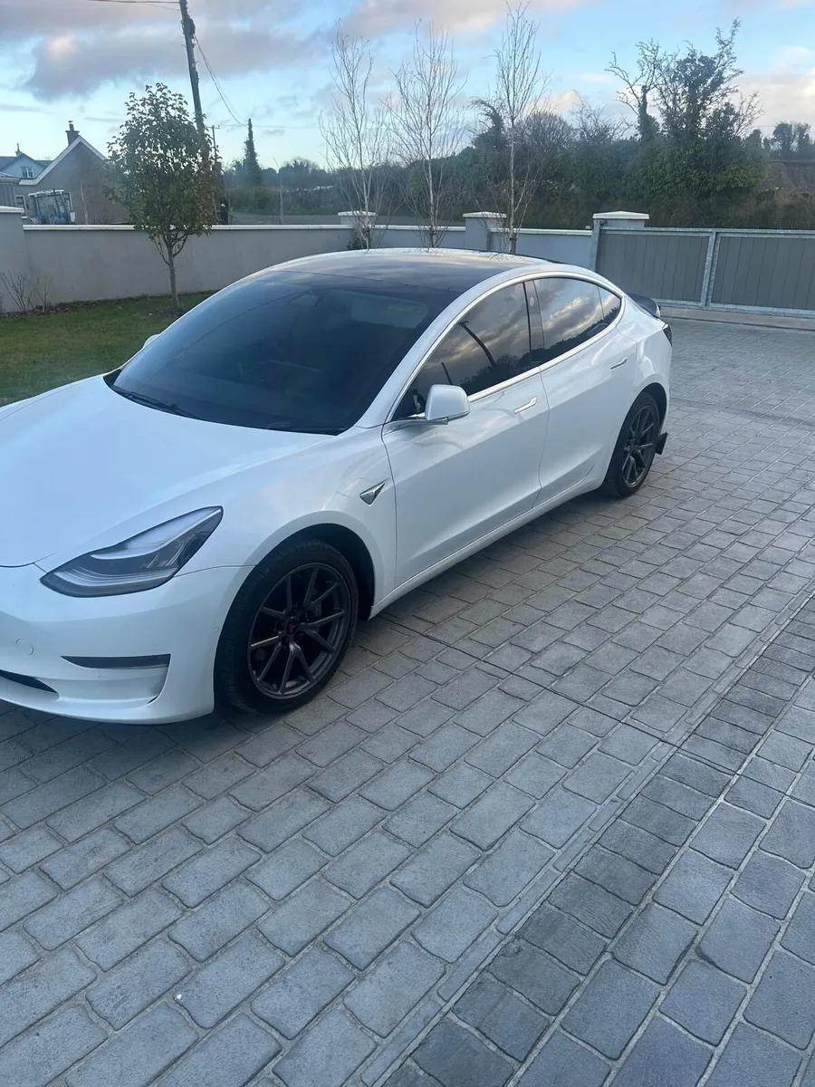 Tesla model 3 AWD - Image 2