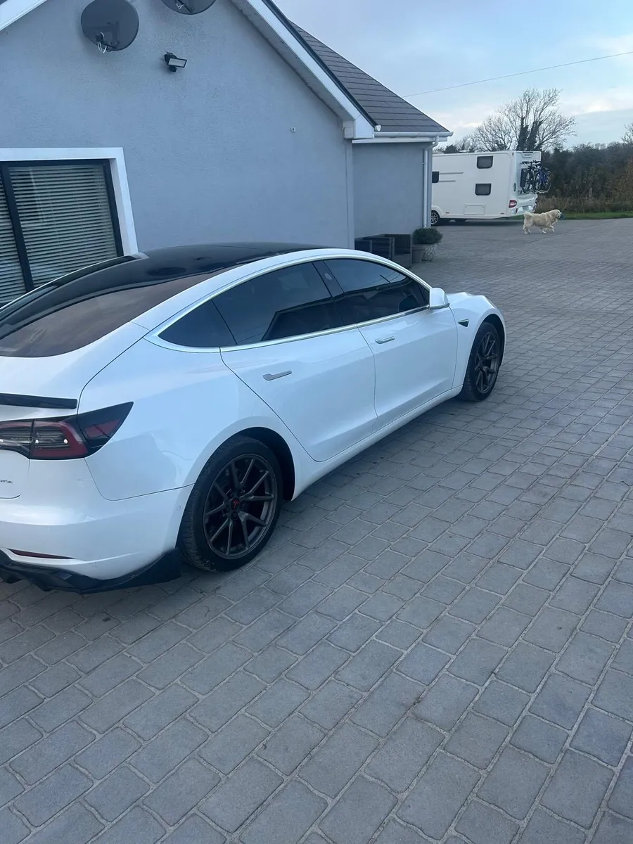 Tesla model 3 AWD - Image 3