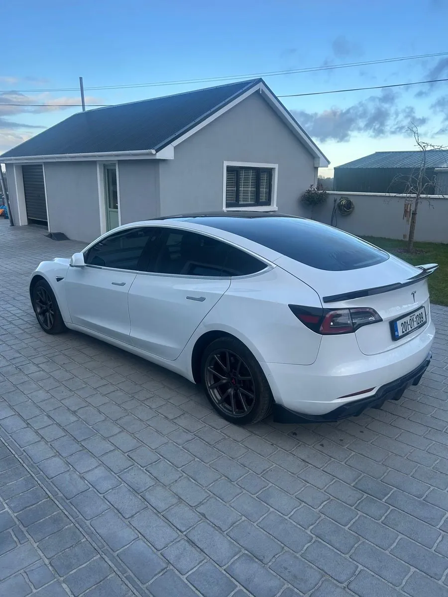 Tesla model 3 AWD - Image 4