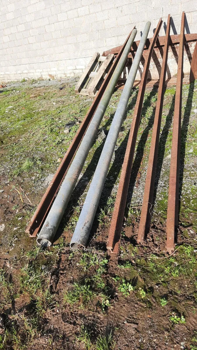 Railway Tracks x 4- 20ft- Pipes x 2 -20ft - Image 1