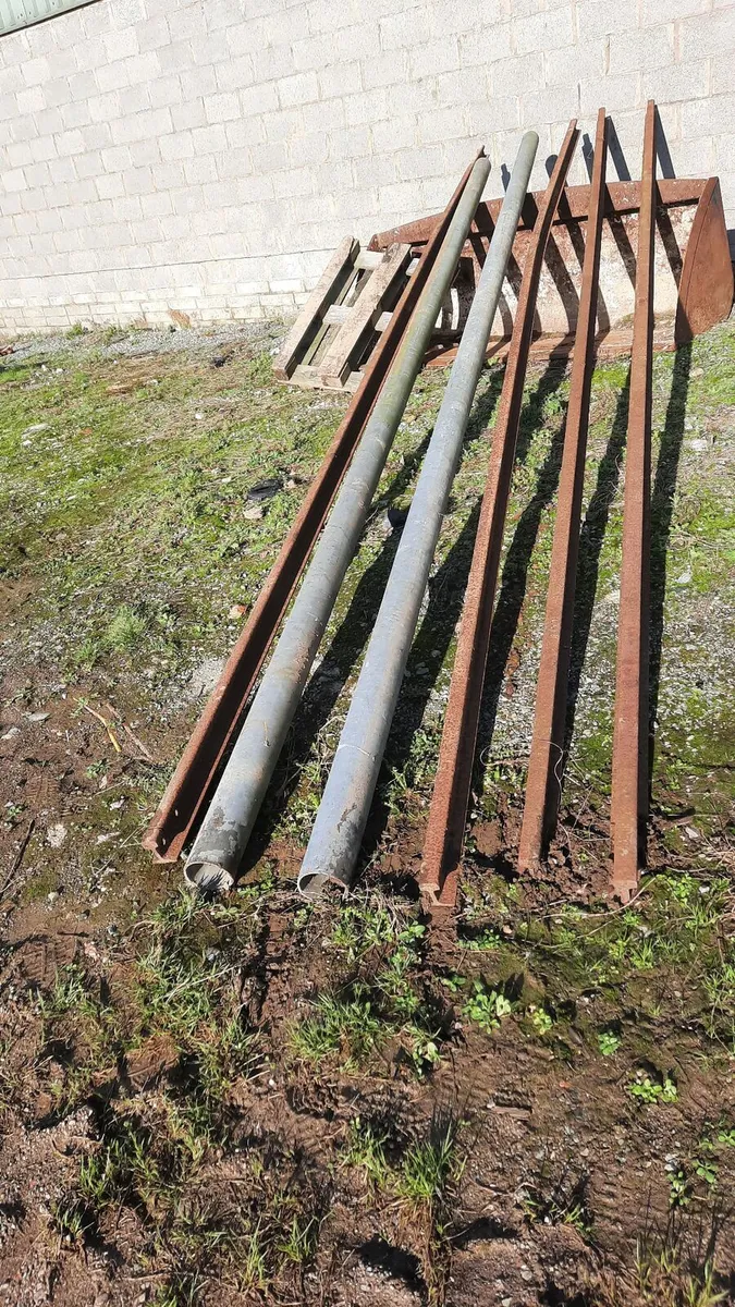 Railway Tracks x 4- 20ft- Pipes x 2 -20ft - Image 2