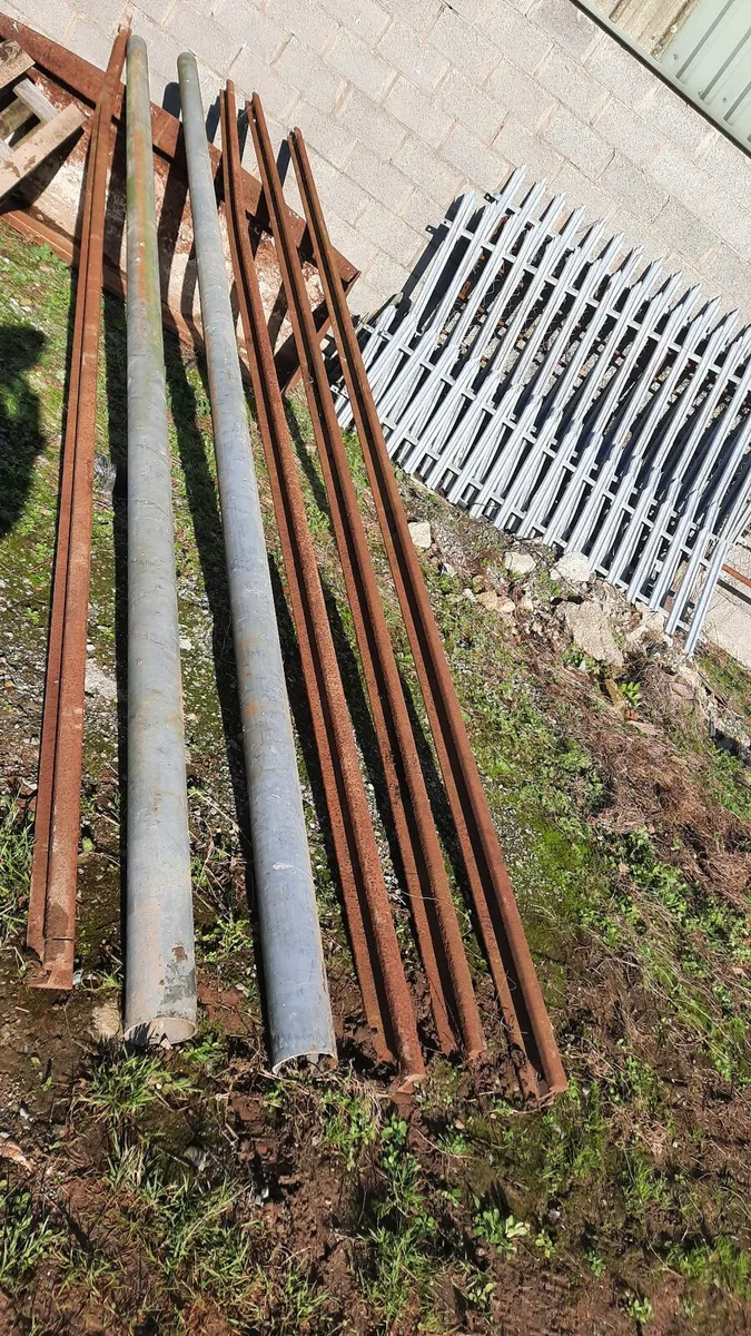 Railway Tracks x 4- 20ft- Pipes x 2 -20ft - Image 4
