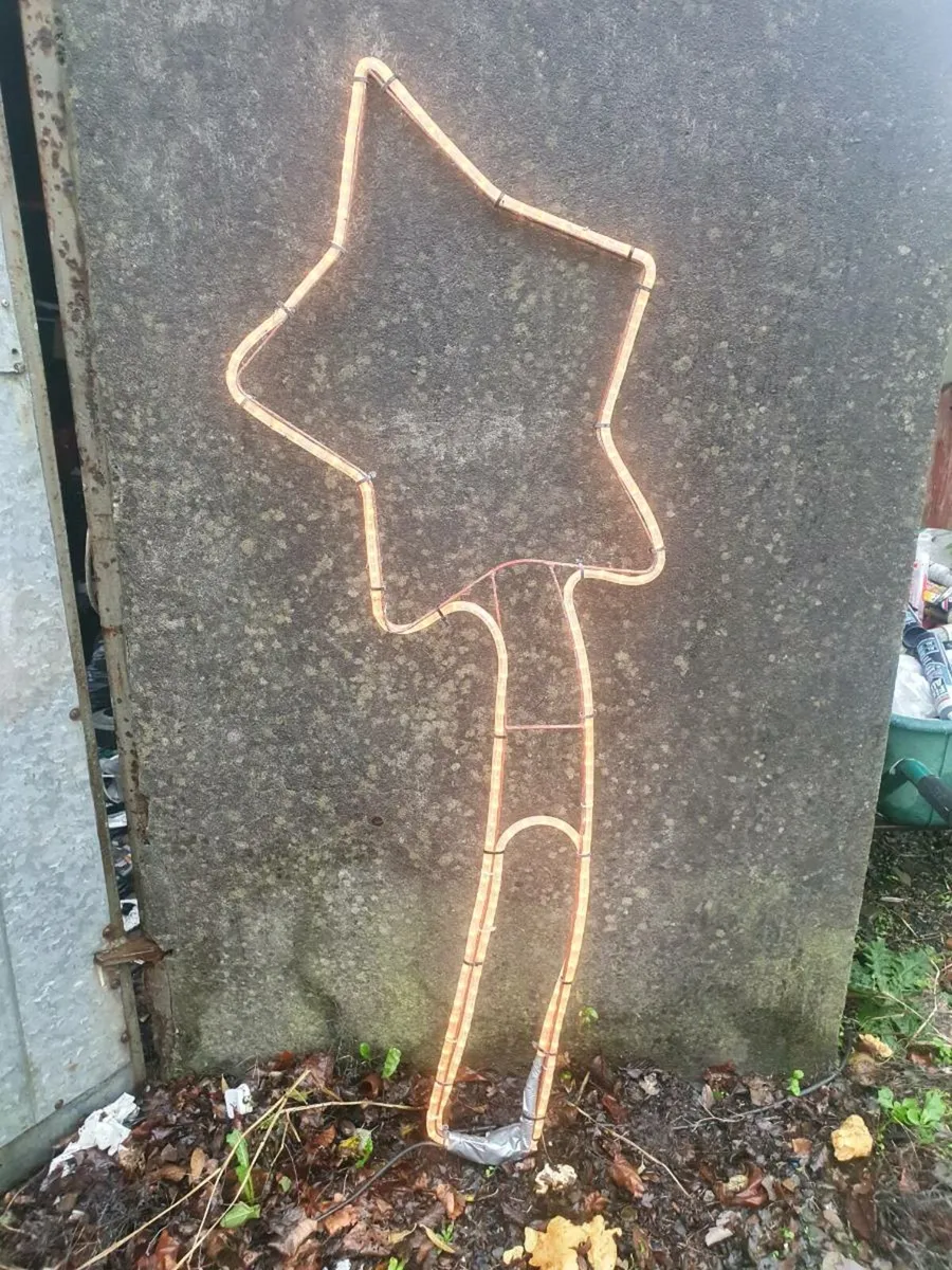 CHRISTMAS OUTDOOR DISPLAYS - Image 1