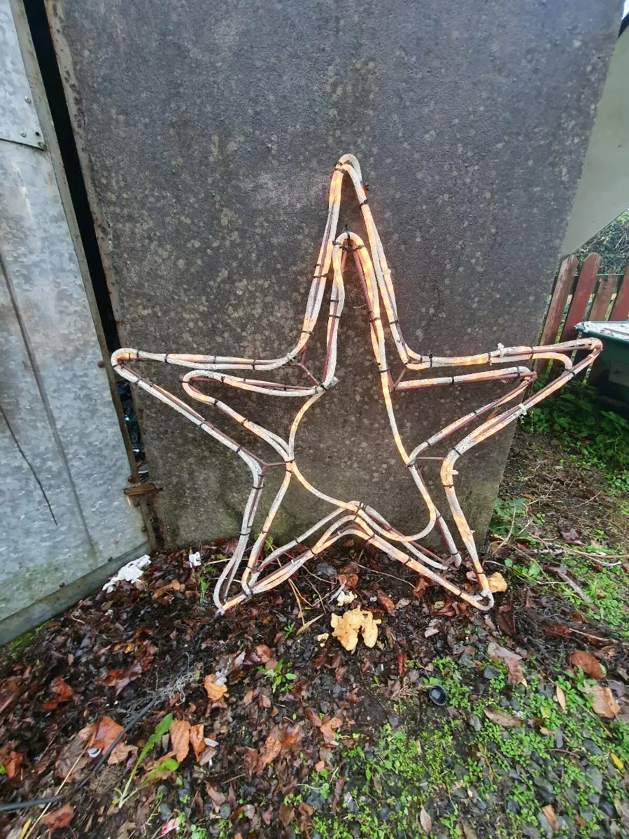 CHRISTMAS OUTDOOR DISPLAYS - Image 4