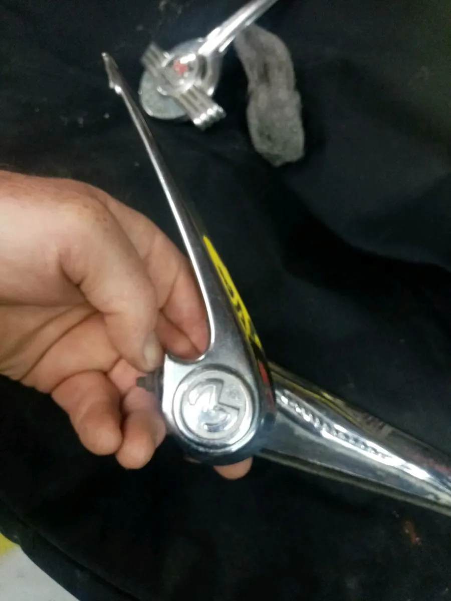 Four old car badges - Image 3