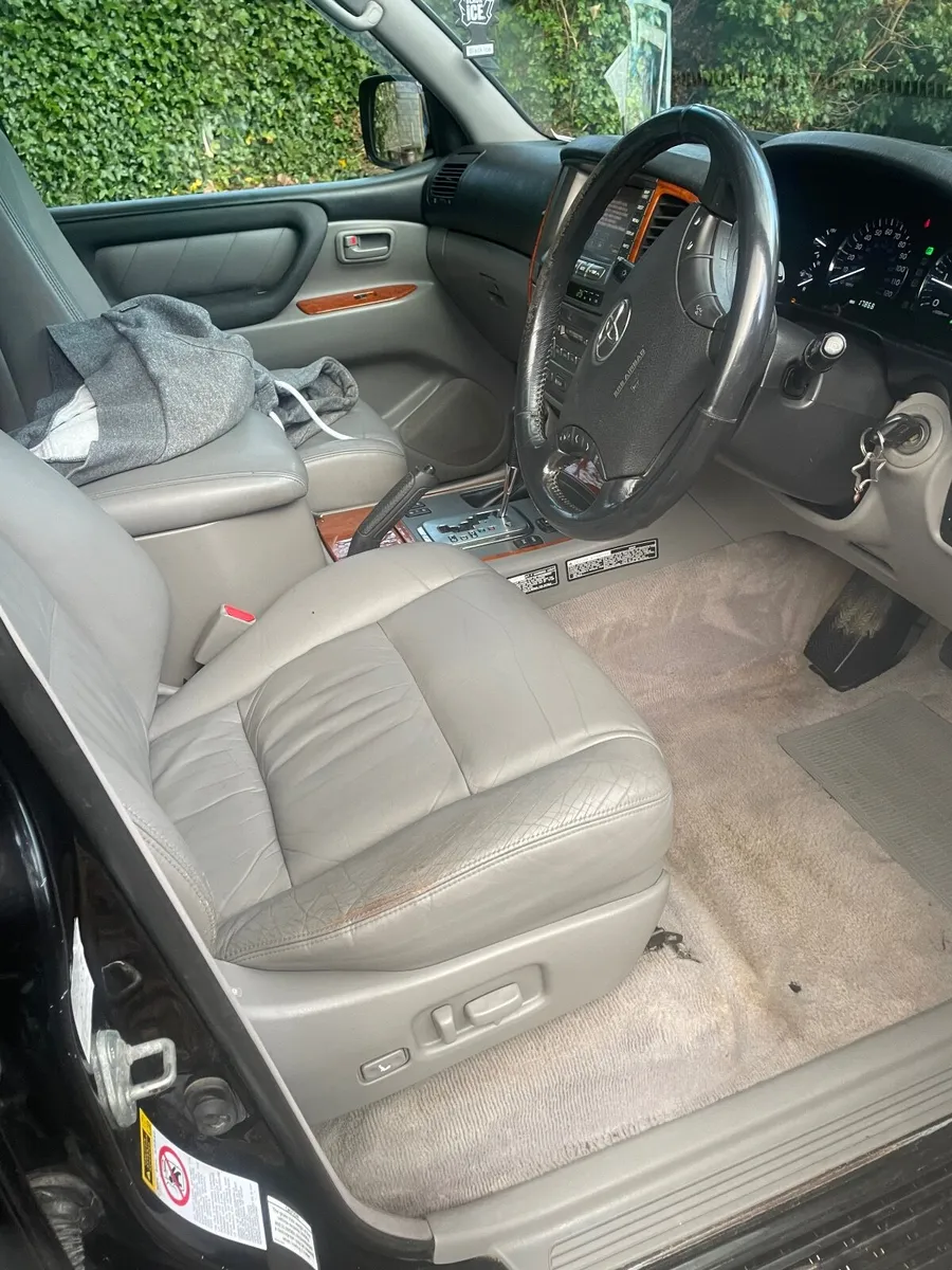 Toyota Land Cruiser 2004 - Image 4