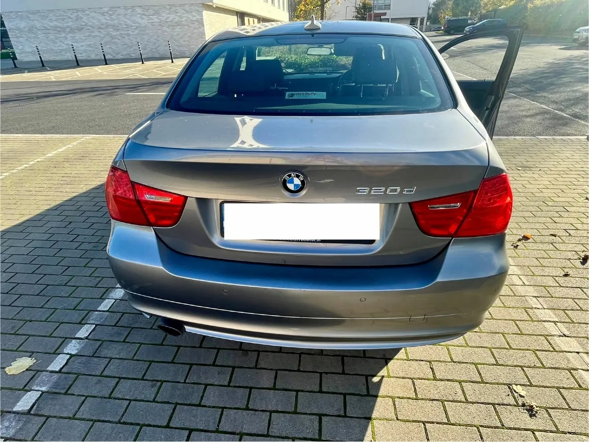 BMW 3-Series 2009 - Image 3