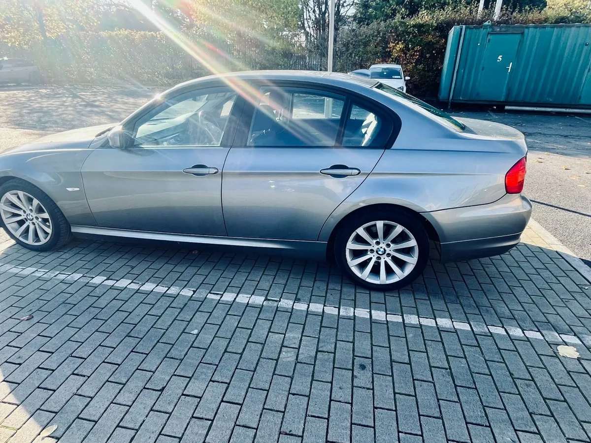 BMW 3-Series 2009 - Image 1