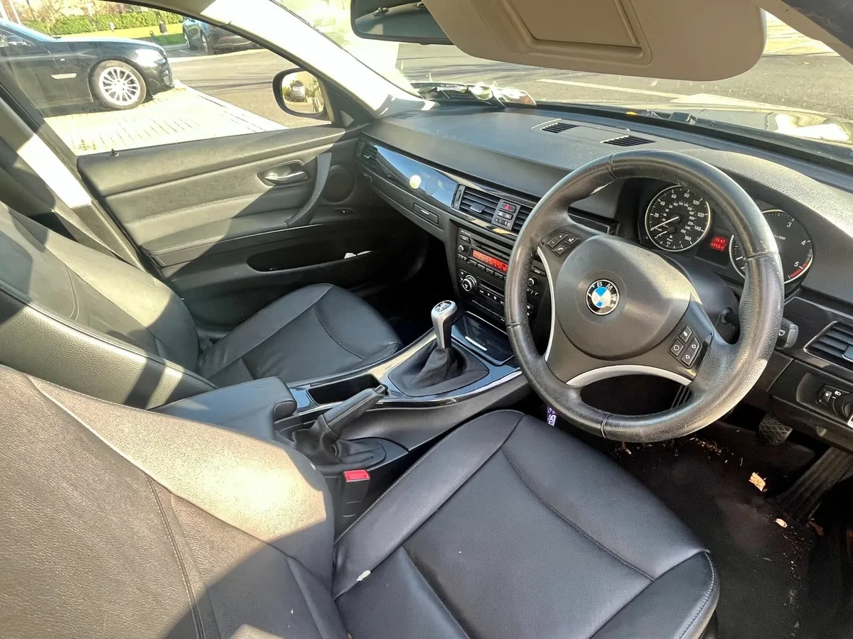BMW 3-Series 2009 - Image 4