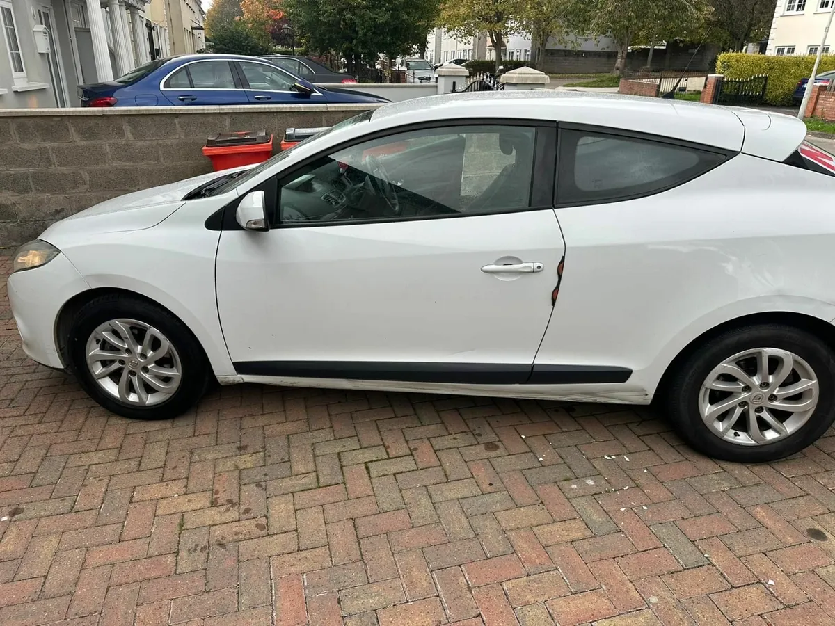 Renault Megane 2011 - Image 1
