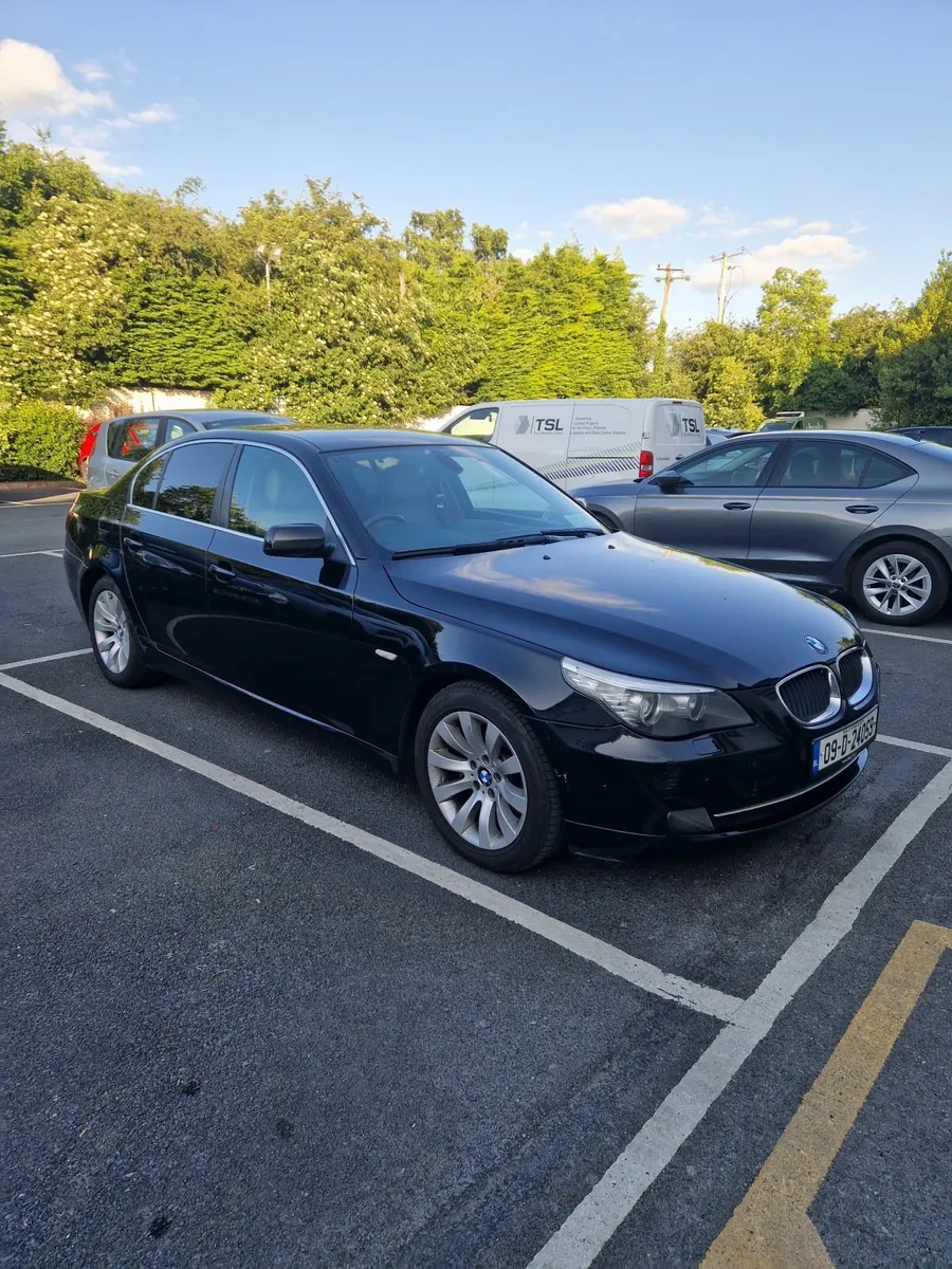 BMW 5-Series 2009 - Image 1