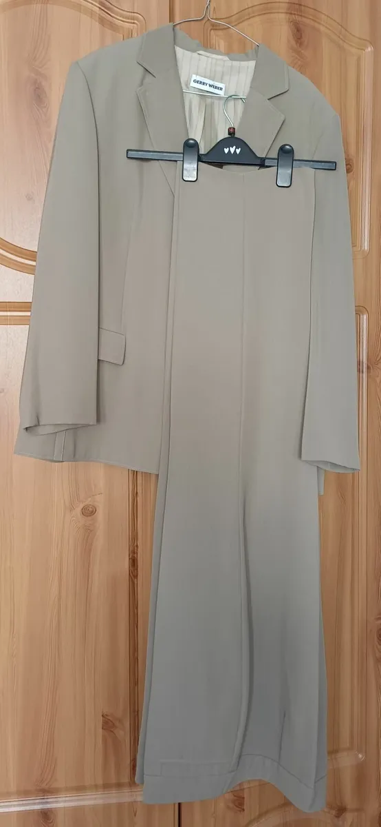 Lady' trouser suit - Image 1