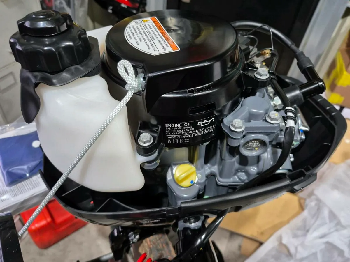 Brand new Suzuki 2.5hp boat outboard motor - Image 3