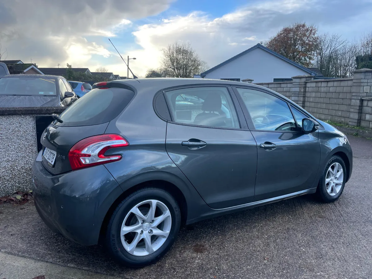 Peugeot 208 - Image 2