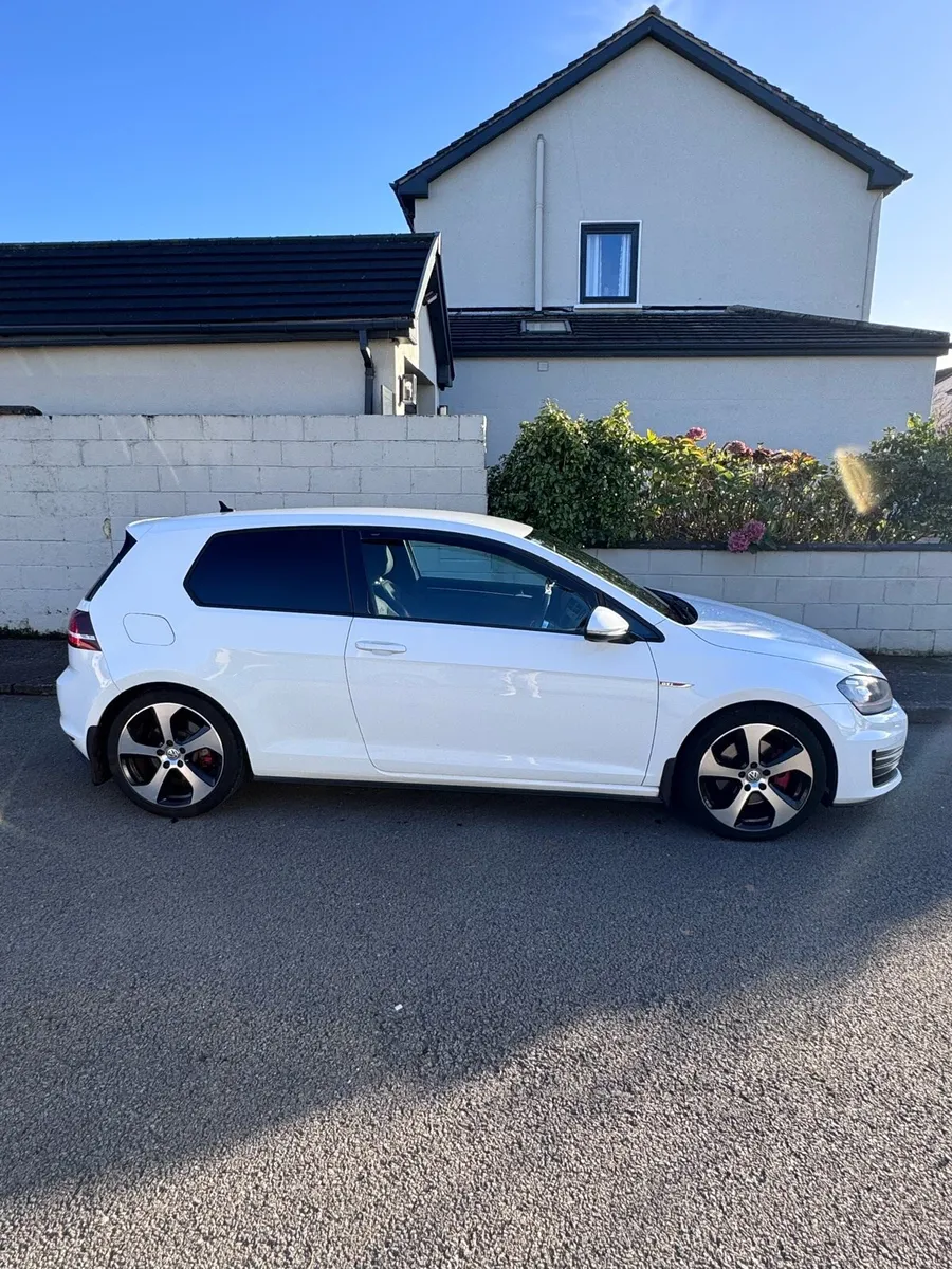 Volkswagen Golf GTI - Image 2