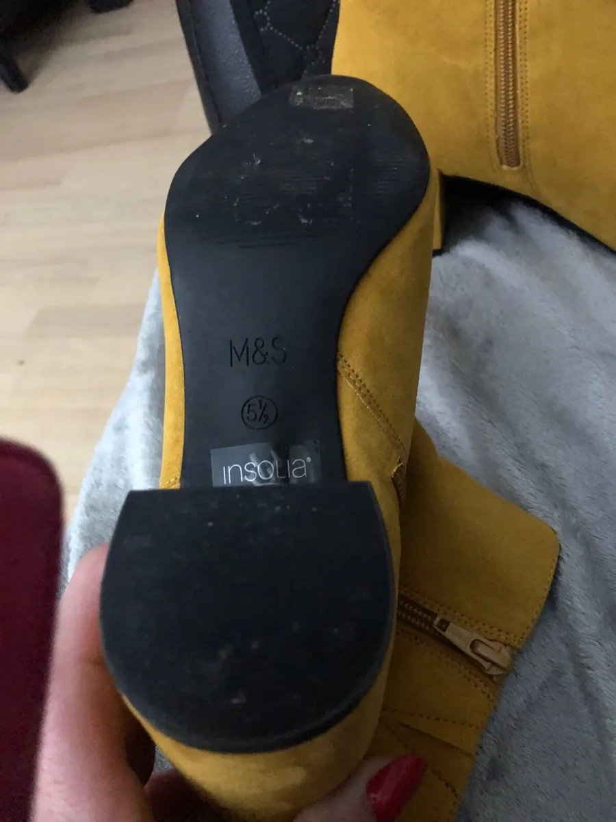 Ladies M&S boots size 5.5 €25 - Image 3