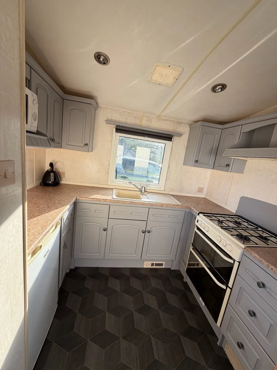 Atlas Amethyst 35x12 (2Bedroom) Re Painted 👍 - Image 2