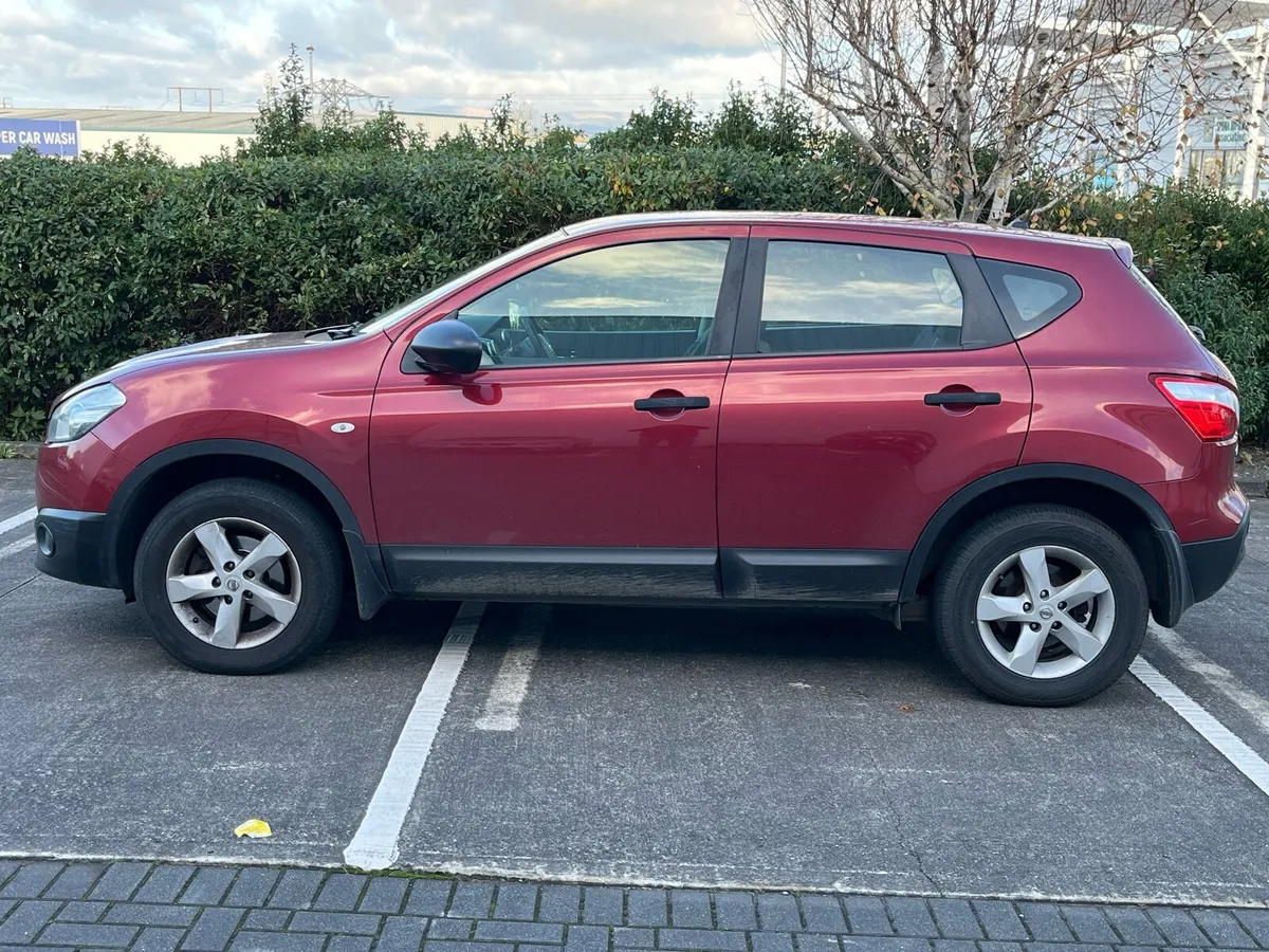 2013 Qashqai, 1 Owner, VERY CLEAN JEEP - Image 2
