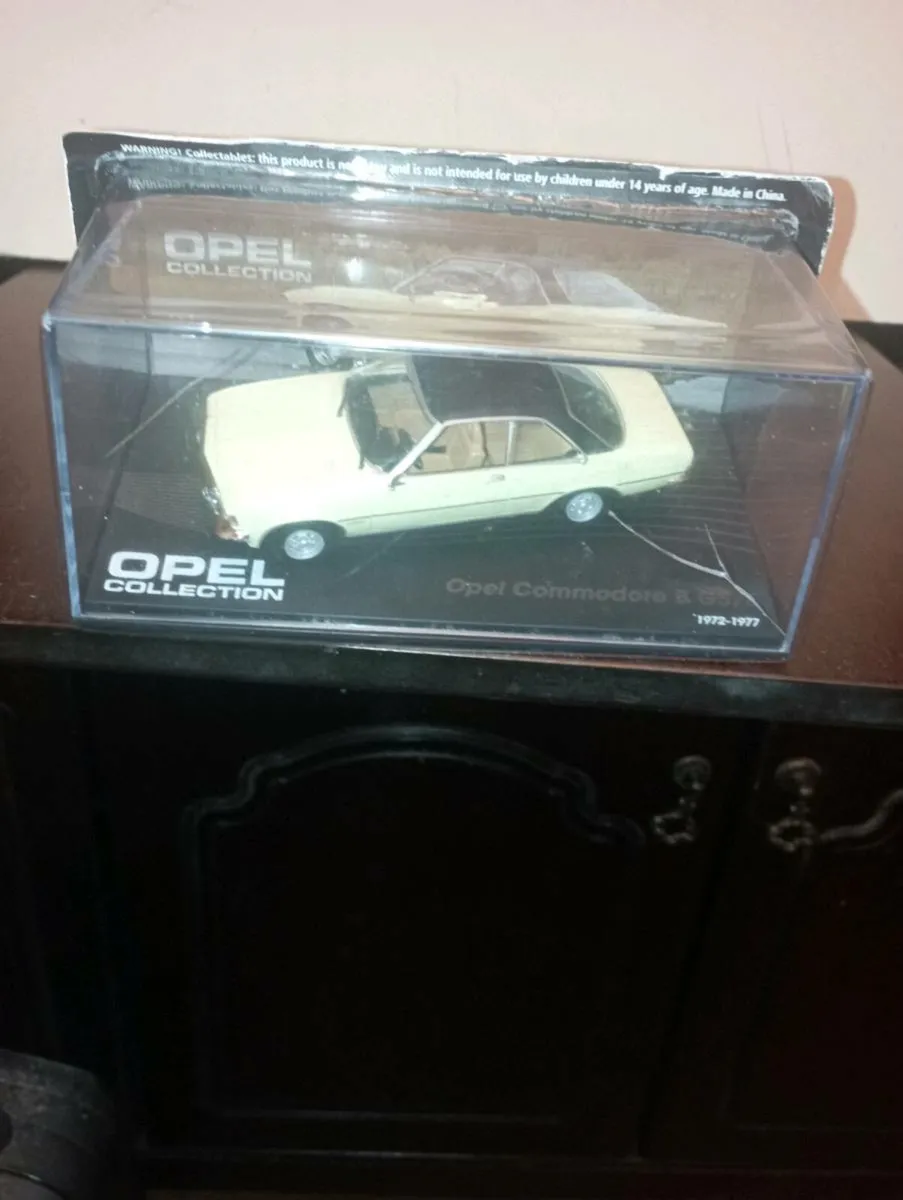 DIE-CAST 1-24 EDICOLA OPEL COMMODORE A GS/E COUPE. - Image 1