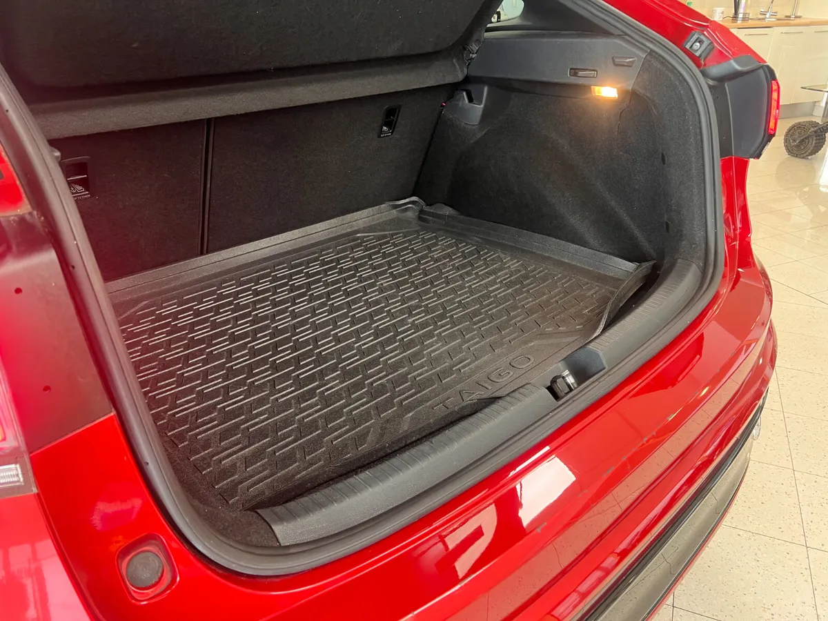 Rare AUTOMATIC Top Spec R Line With As New Low Kms - Image 4