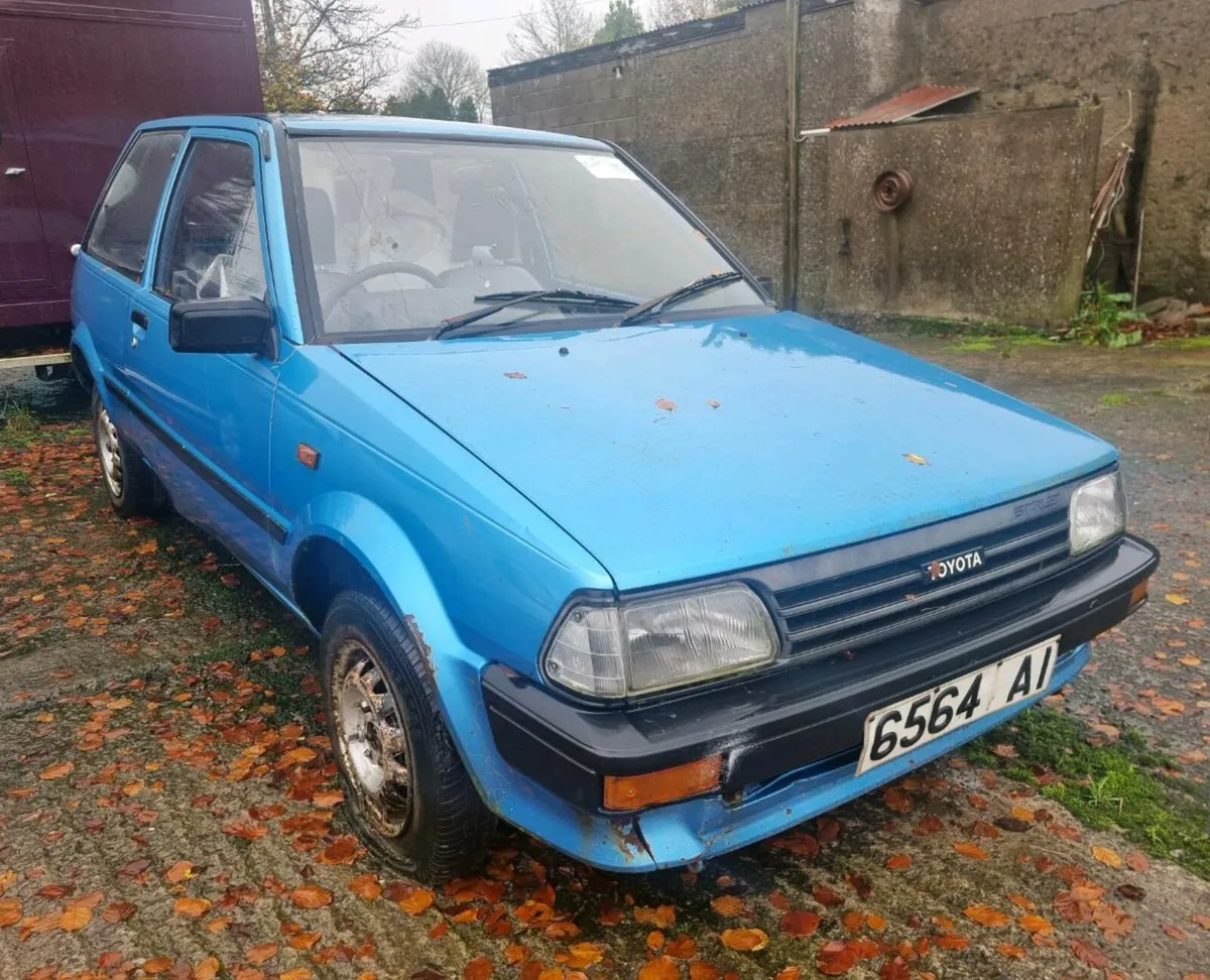 1985 Toyota Starlet 3 dr 1.0 original logbook. - Image 1