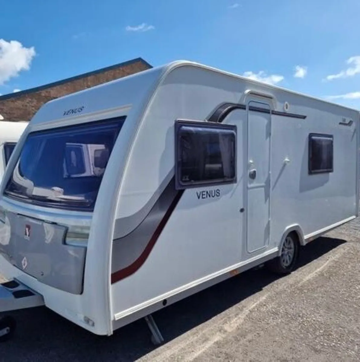 Lunar Venus 2017 caravan - Image 1