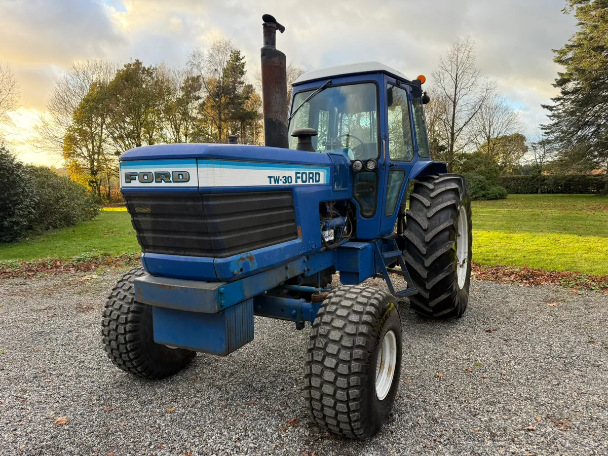 Ford TW30 2wd **6000 hours!** €22950 Plus Vat - Image 3
