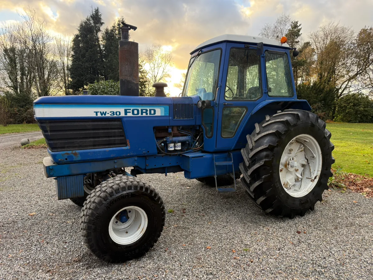 Ford TW30 2wd **6000 hours!** €22950 Plus Vat - Image 4