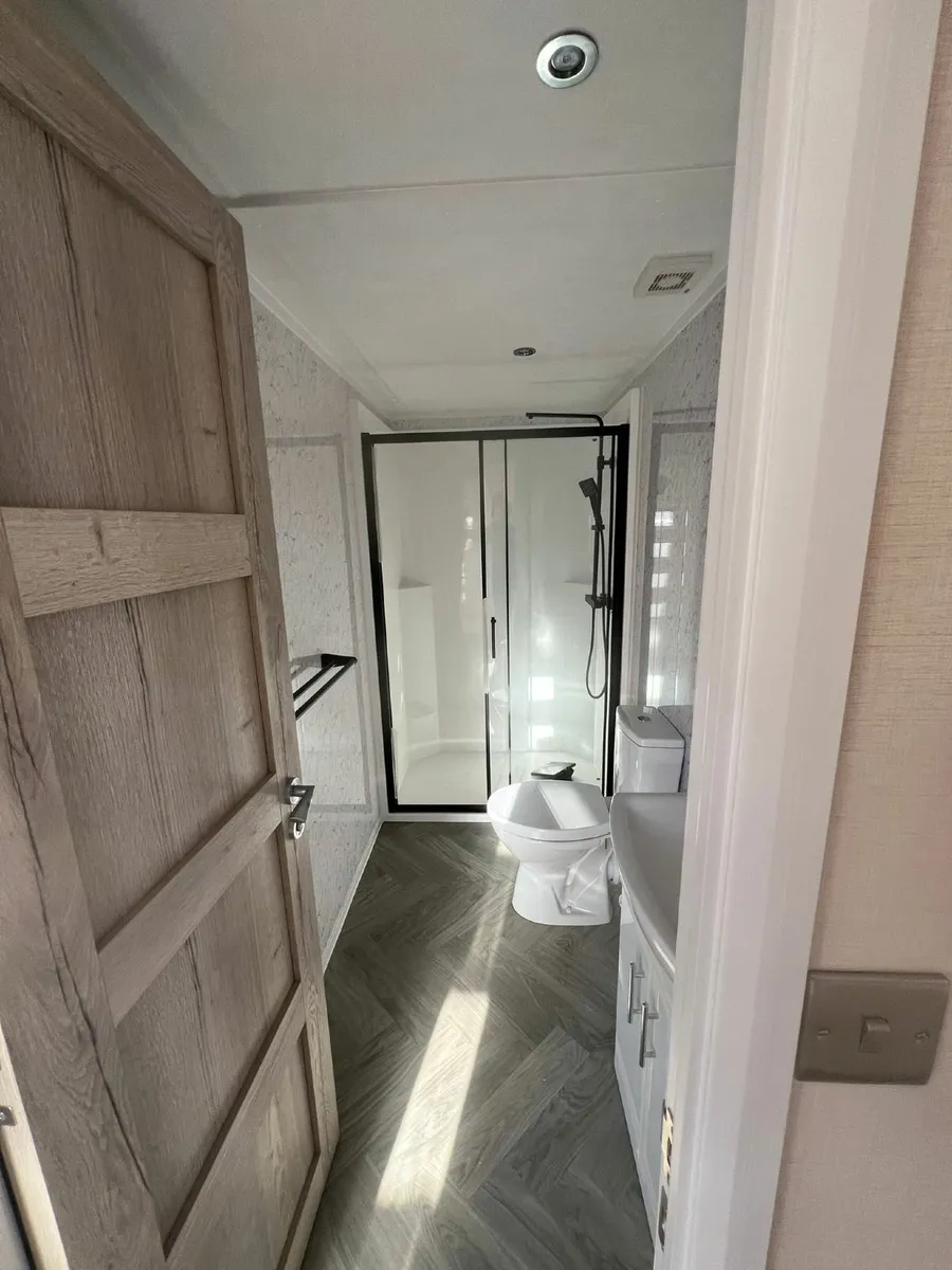 Log Cabins - Image 2