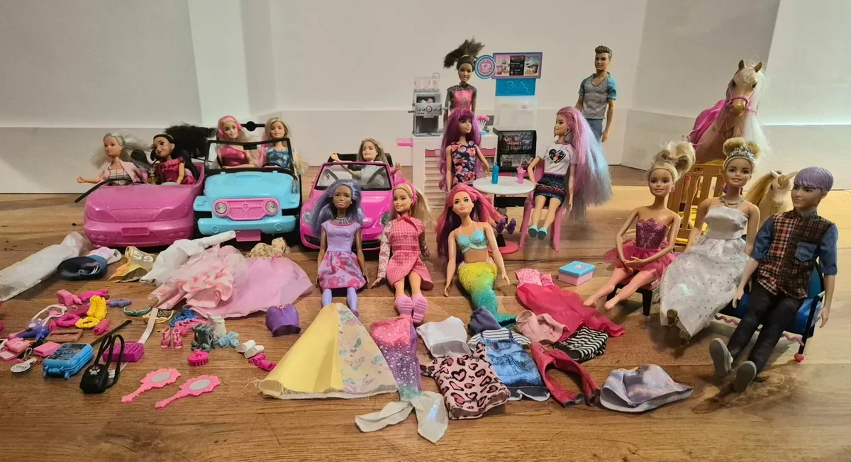 BARBIE BUNDLE. EXCELLENT CONDITION. - Image 1