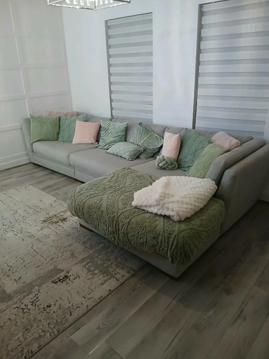 Couch - Image 1