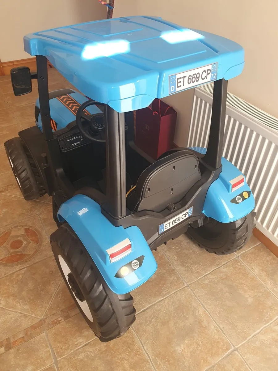 New Holland 24v Electric Blue Ride-on Tractor - Image 3