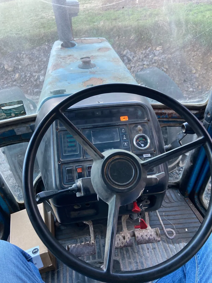 Ford 8210 - Image 4