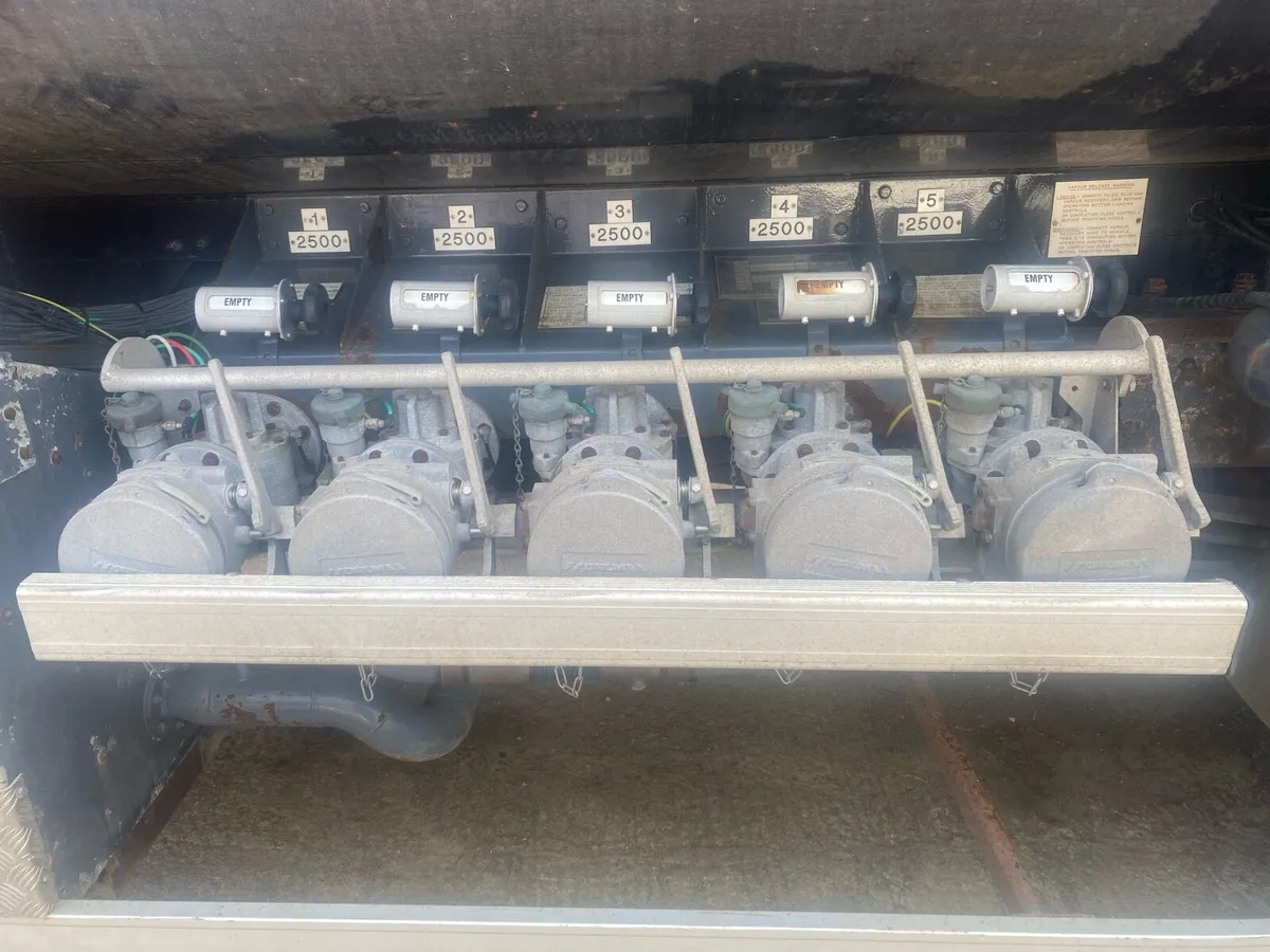 DAF LF55 OIL TANKER - Image 4