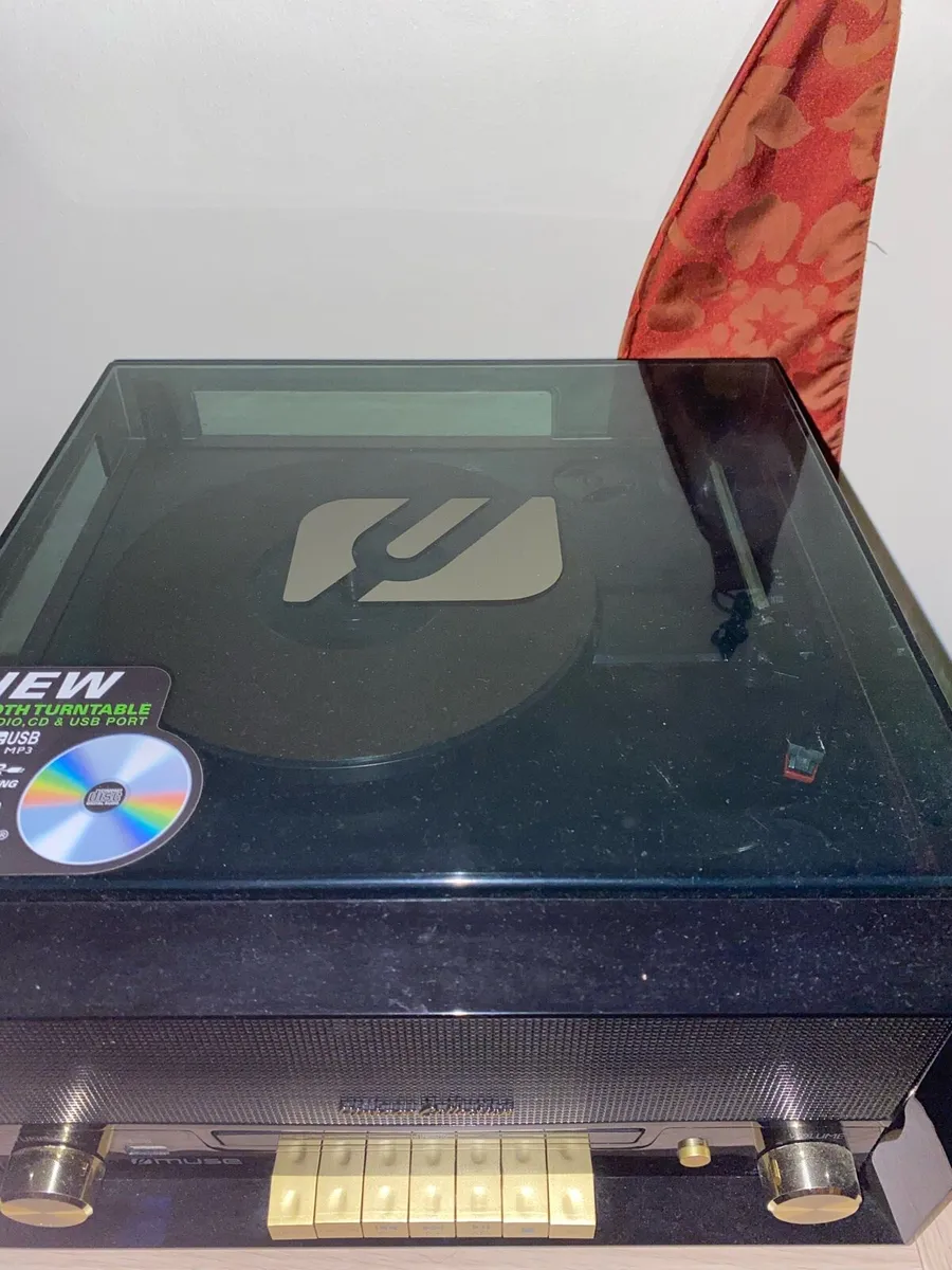 Record Player - Image 1